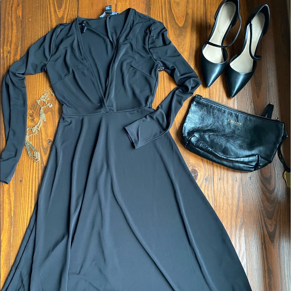 Forever 21 Contemporary V Neck Mid Dress 👗